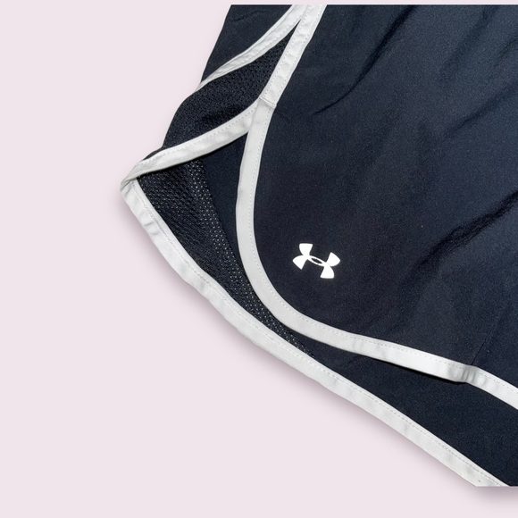Under Armour Black Women’s Athletic Running Shorts Size Small - Picture 2 of 6